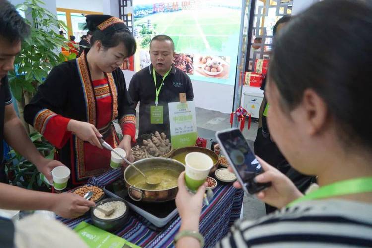 “东盟伙伴”一起看中国丨品恭城油茶非遗的保护创新 看月柿之乡的产业振兴