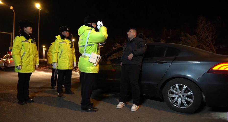 长春:民警夜巡守护城市安全
